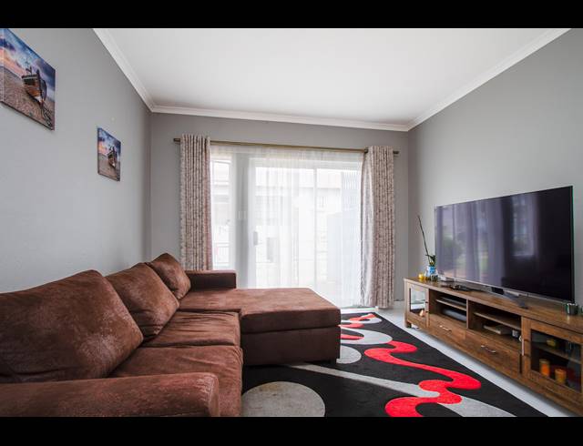 2 BEDROOM APARTMENT FOR SALE IN WILGEHEUWEL